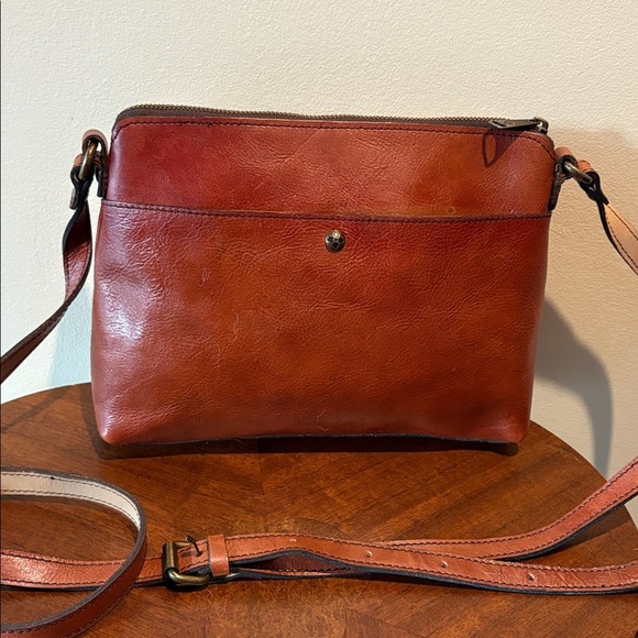 Patricia Nash  leather Crossbody bag cut out leather trim  brown large front poc - Picture 6 of 13